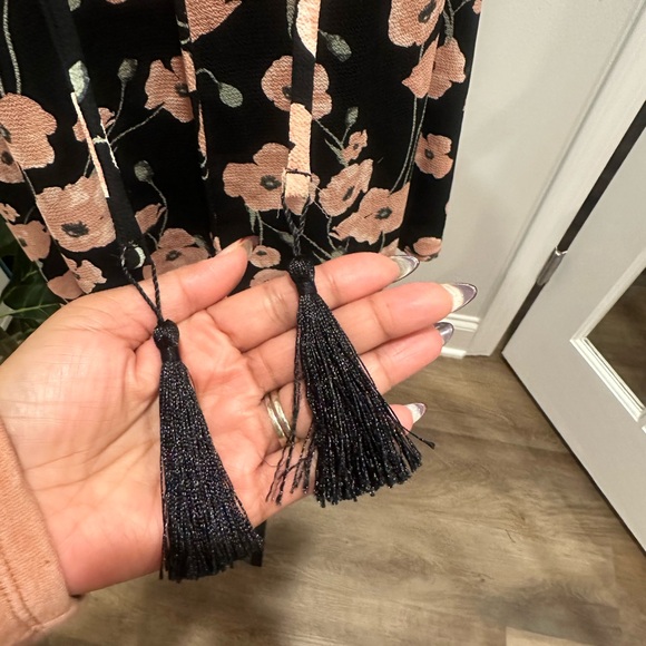 Lemon Tart XXL Floral Halter Blouse Plus Size Tassel Tie Front Black Pink - Picture 4 of 9